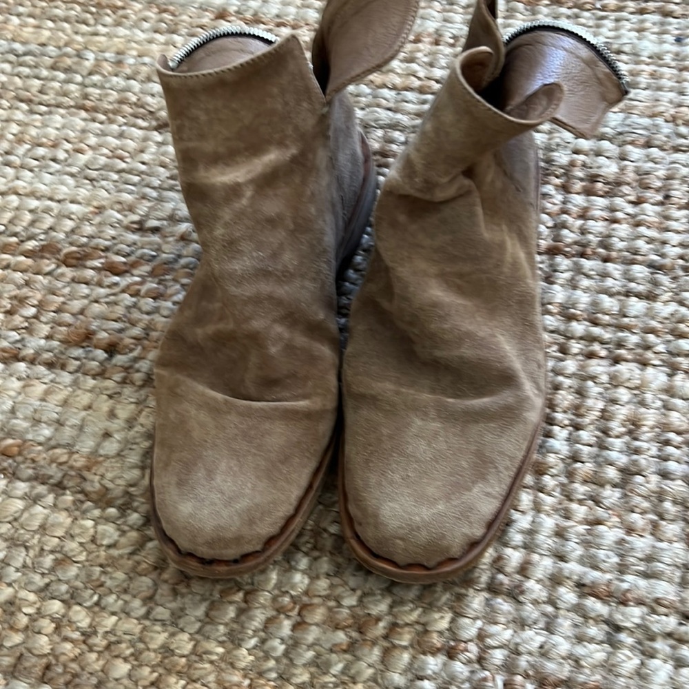 Gently used officiate creative boots size 37